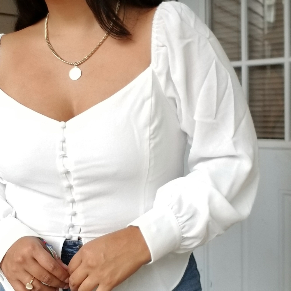 BLANK SPACE WHITE BUTTON TOP - Picture 9 of 10